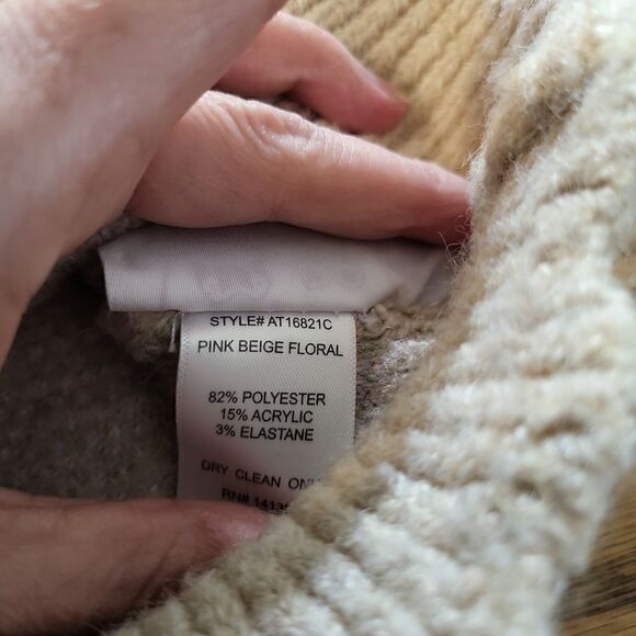 ASTR the Label super soft floral print sweater - Picture 10 of 10